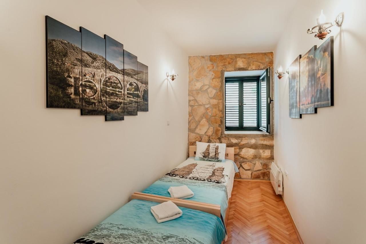 Гостевой дом Stone House Herceg Novi Херцег-Нови-9